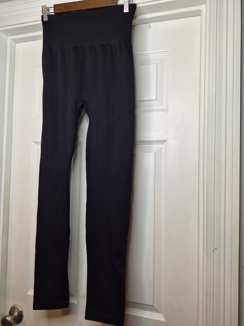MAZE High-Rise Black Ribbed Leggings L/XL